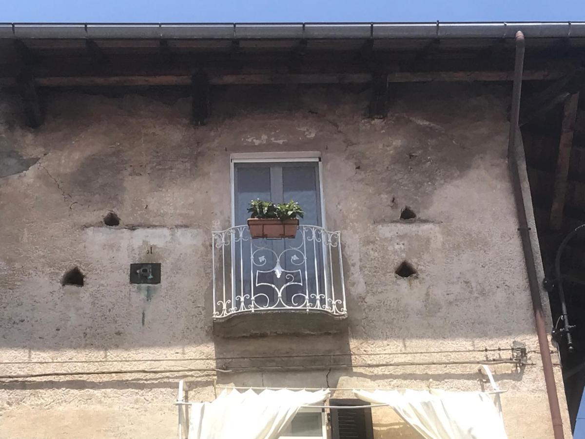 Il Nido Di Tiffany Lägenhet Massino Visconti Exteriör bild